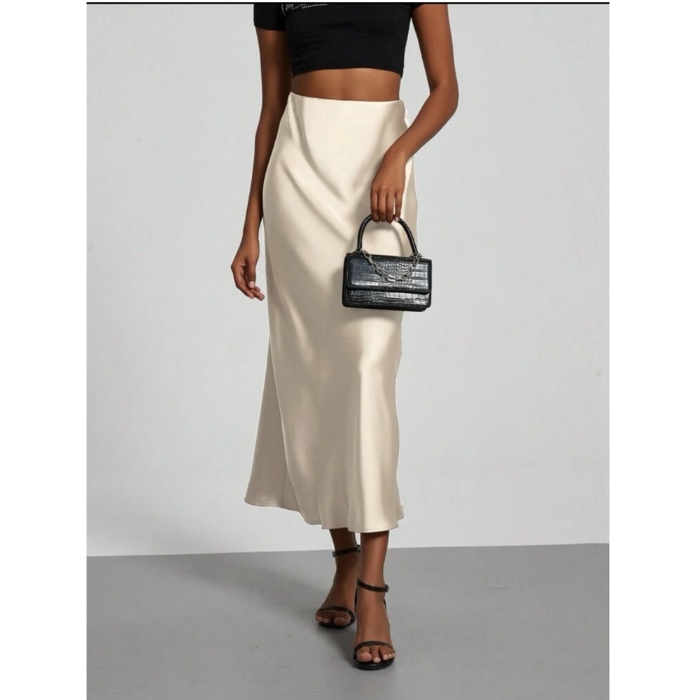 Satin Chic midi skirt in red - Picture 14 of 14